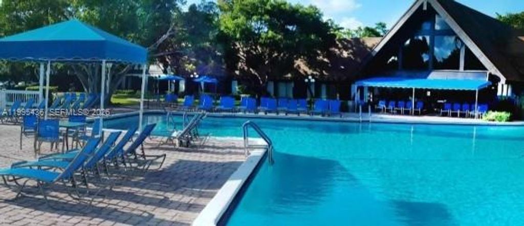 3720 Inverrary Dr 1J, Lauderhill, FL 33319