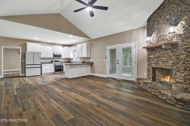 809 Buffalo Tr, Clarkrange, TN 38553