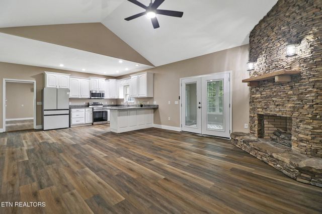 809 Buffalo Tr, Clarkrange, TN 38553