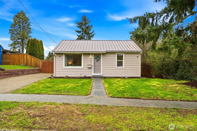 220 SW 137th St, Burien, WA 98166