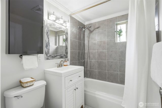 220 SW 137th St, Burien, WA 98166