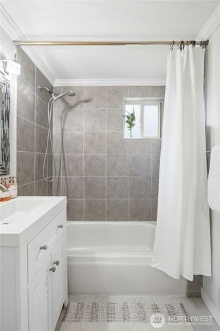 220 SW 137th St, Burien, WA 98166