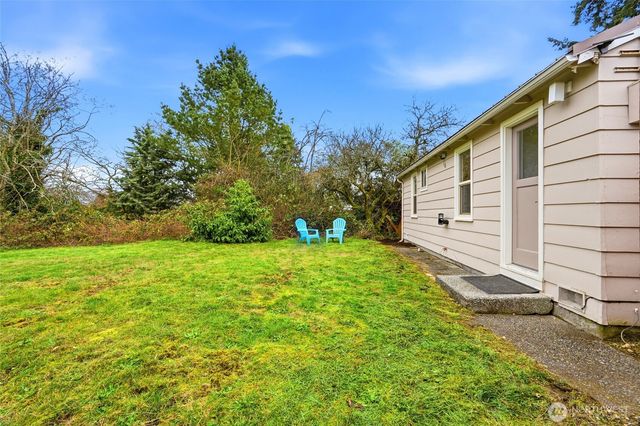 220 SW 137th St, Burien, WA 98166