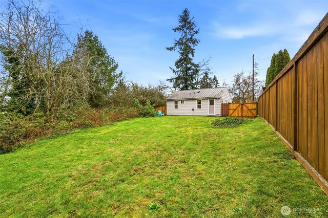 220 SW 137th St, Burien, WA 98166