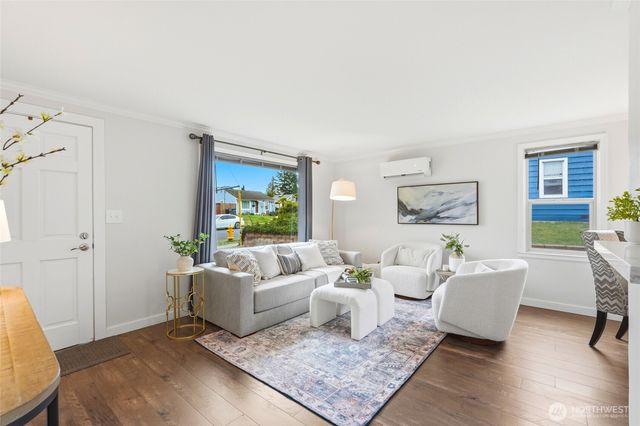 220 SW 137th St, Burien, WA 98166