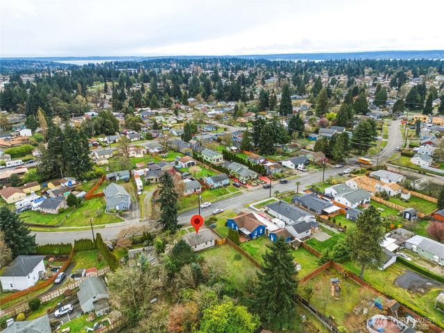 220 SW 137th St, Burien, WA 98166