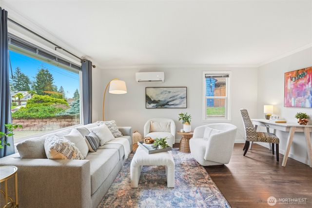 220 SW 137th St, Burien, WA 98166