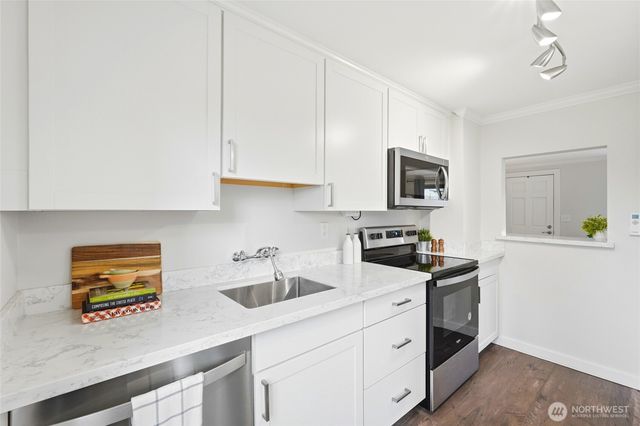 220 SW 137th St, Burien, WA 98166