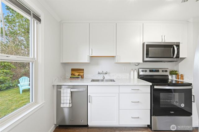 220 SW 137th St, Burien, WA 98166