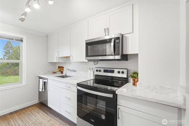 220 SW 137th St, Burien, WA 98166