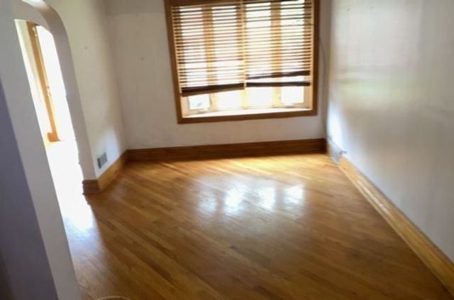 8352 S Saint Lawrence Avenue, Chicago, IL 60619