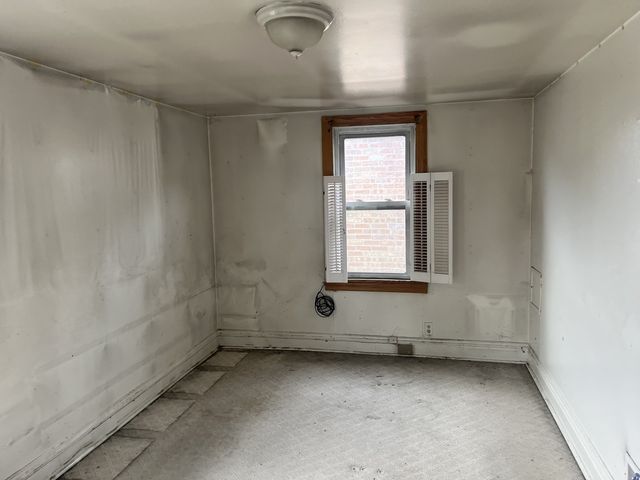 8352 S Saint Lawrence Avenue, Chicago, IL 60619