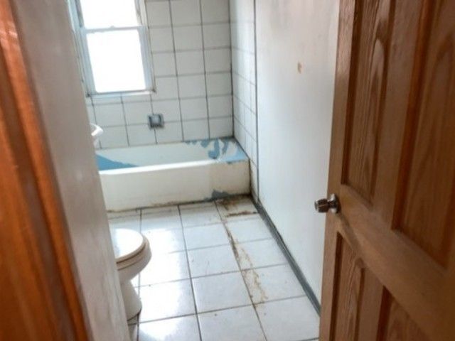 8352 S Saint Lawrence Avenue, Chicago, IL 60619