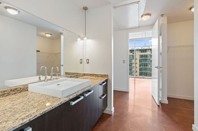 600 12th Ave S Apt 1708, Nashville, TN 37203