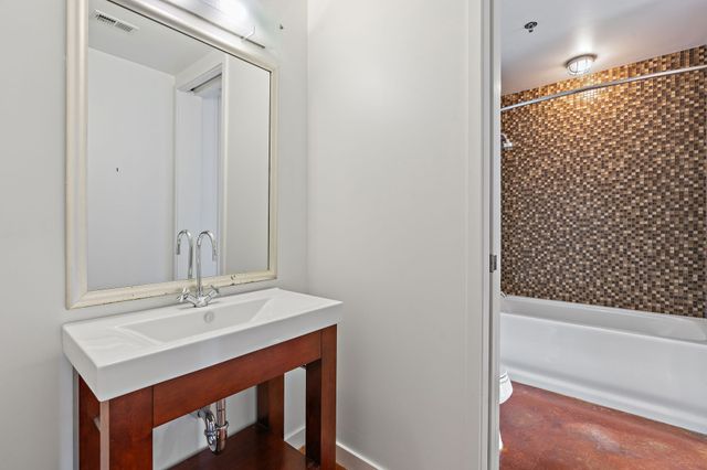 600 12th Ave S Apt 1708, Nashville, TN 37203