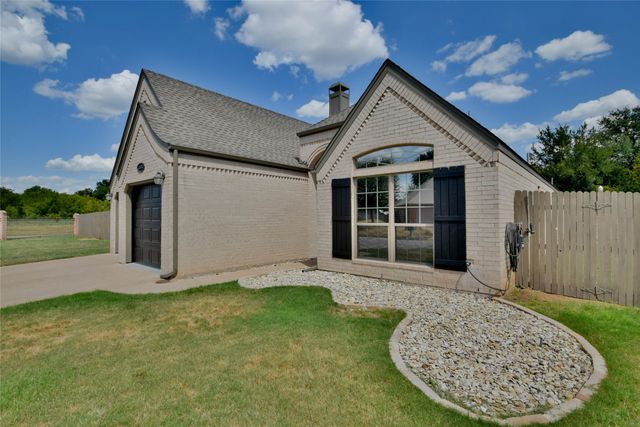 1303 Preston Trail Court, Granbury, TX 76048