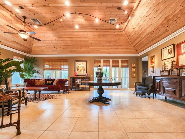 2815 Saint Barts Square, Vero Beach, FL 32967