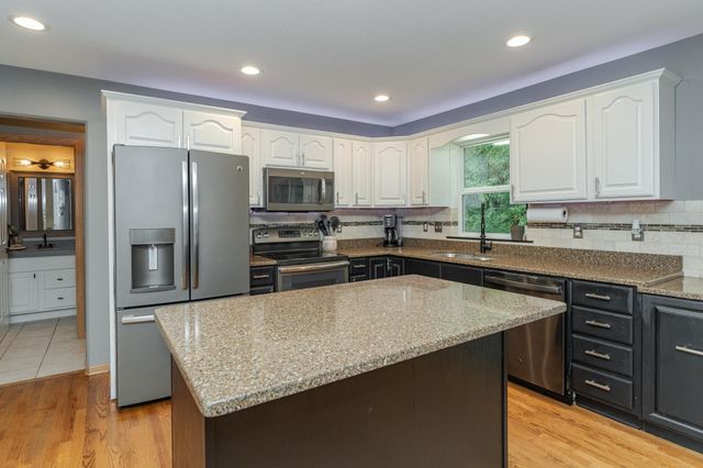 1008 Southern Woods Place SW, Rochester, MN 55902