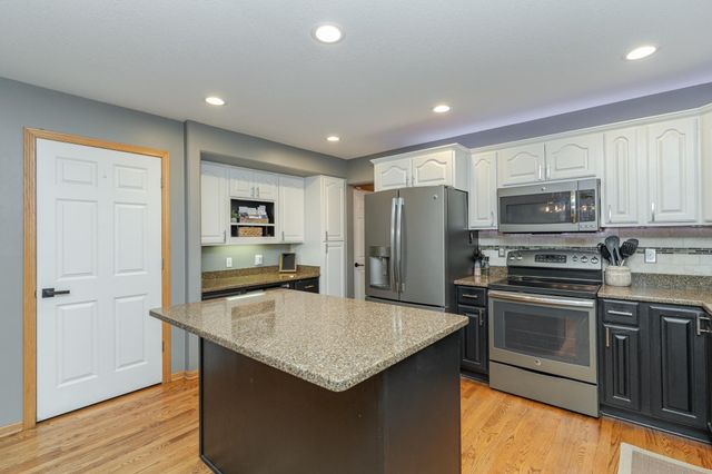 1008 Southern Woods Place SW, Rochester, MN 55902