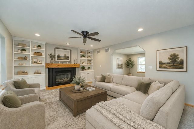 1008 Southern Woods Place SW, Rochester, MN 55902
