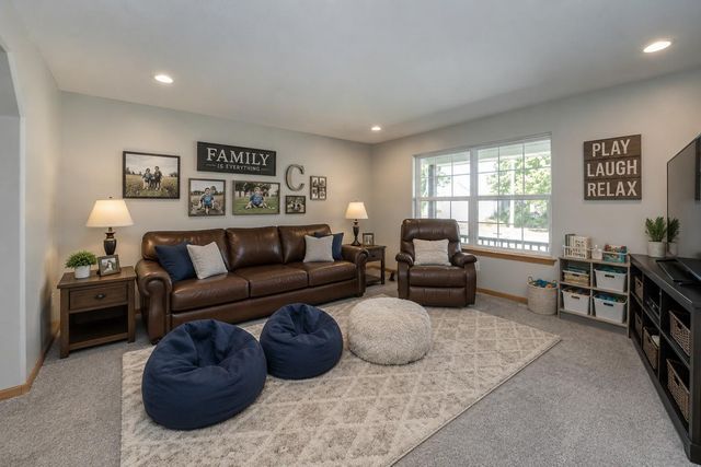 1008 Southern Woods Place SW, Rochester, MN 55902