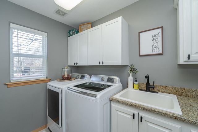1008 Southern Woods Place SW, Rochester, MN 55902