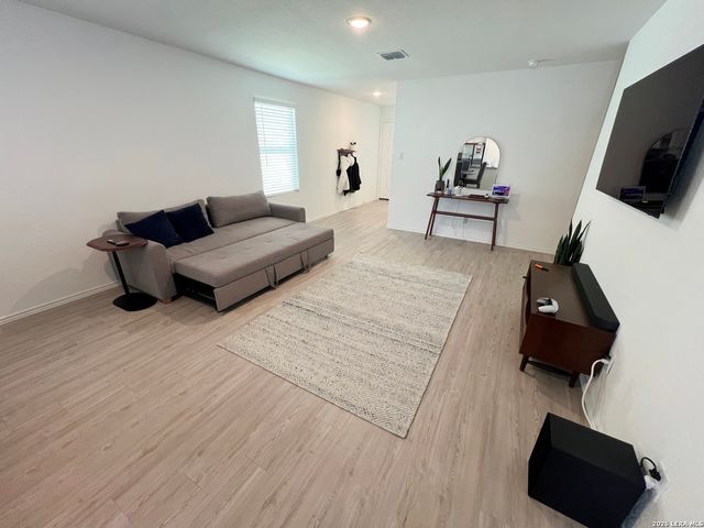 7926 Nessie Trail, San Antonio, TX 78227