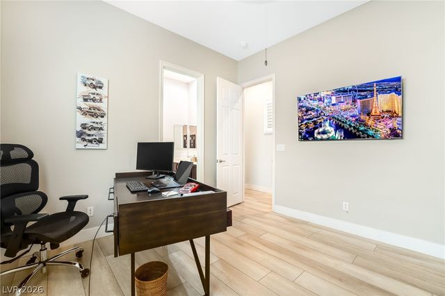 27 Contrada Fiore Drive, Henderson, NV 89011