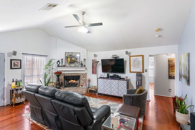 735 Rachel Street, Grand Prairie, TX 75052