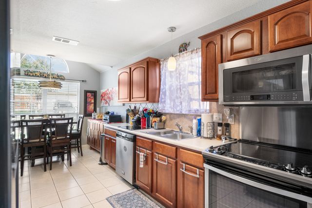 735 Rachel Street, Grand Prairie, TX 75052