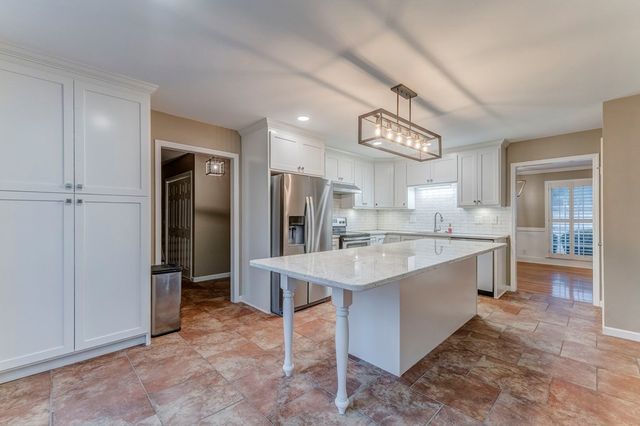 2002 Kingsridge Drive, Dalton, GA 30720