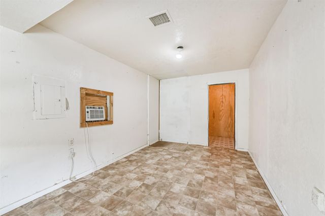 900 N 8th Street, Baytown, TX 77520