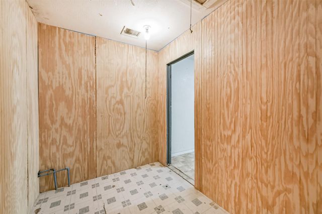 900 N 8th Street, Baytown, TX 77520