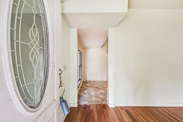 900 N 8th Street, Baytown, TX 77520