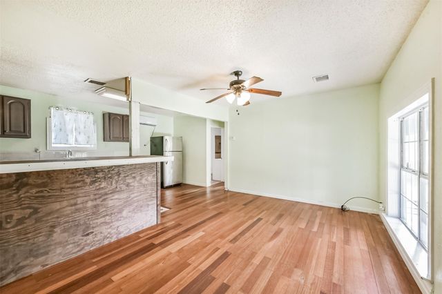 900 N 8th Street, Baytown, TX 77520