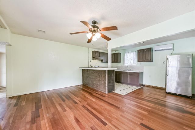 900 N 8th Street, Baytown, TX 77520