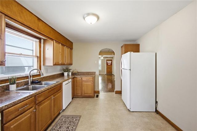 1021 E 23rd Avenue, North Kansas City, MO 64116