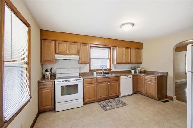 1021 E 23rd Avenue, North Kansas City, MO 64116