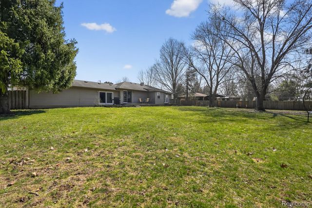 1325 N Linden Road, Flint Charter Township, MI 48532