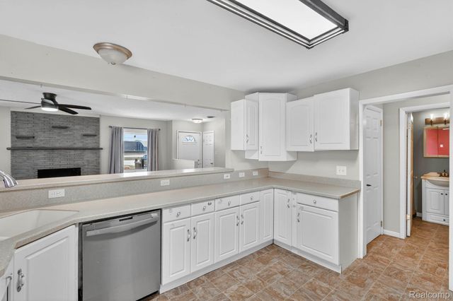 1325 N Linden Road, Flint Charter Township, MI 48532