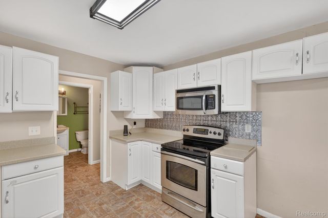 1325 N Linden Road, Flint Charter Township, MI 48532