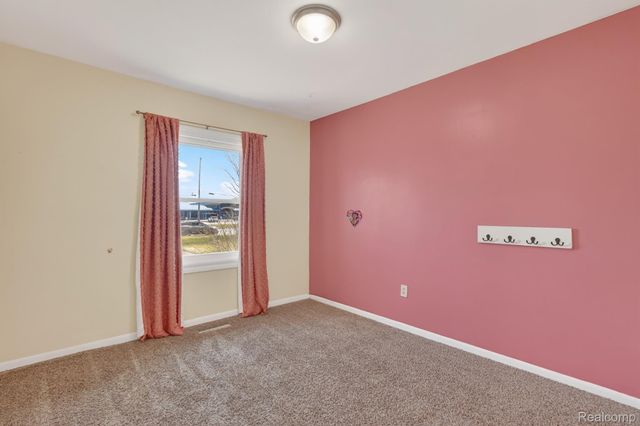 1325 N Linden Road, Flint Charter Township, MI 48532