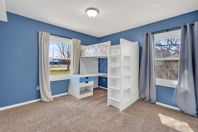 1325 N Linden Road, Flint Charter Township, MI 48532