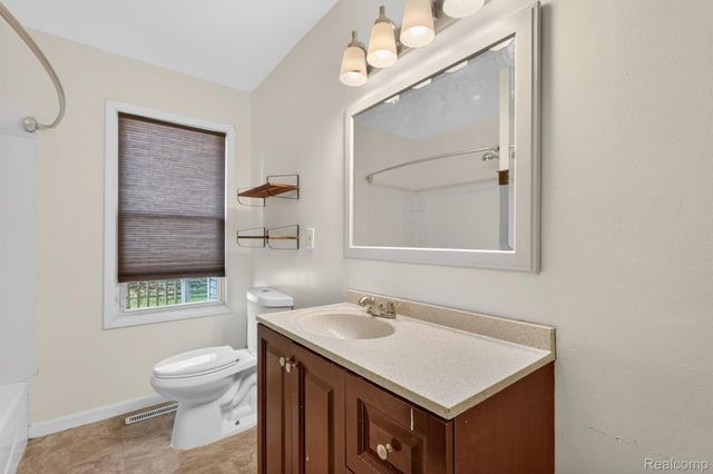 1325 N Linden Road, Flint Charter Township, MI 48532