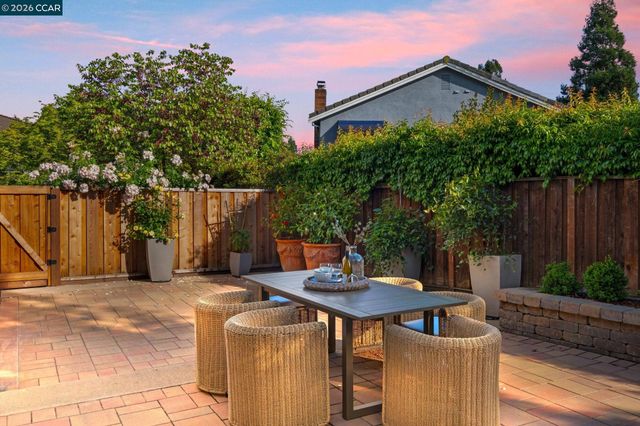 76 Rock Ridge, Danville, CA 94526