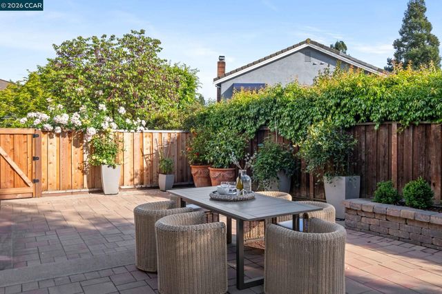 76 Rock Ridge, Danville, CA 94526