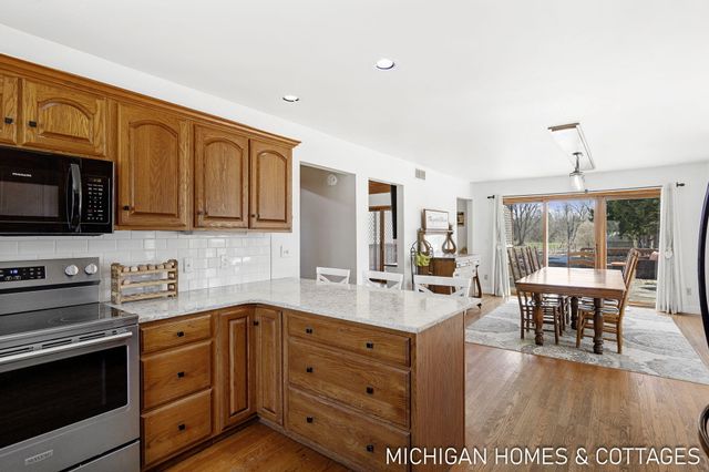 1661 68th Street, Fennville, MI 49408
