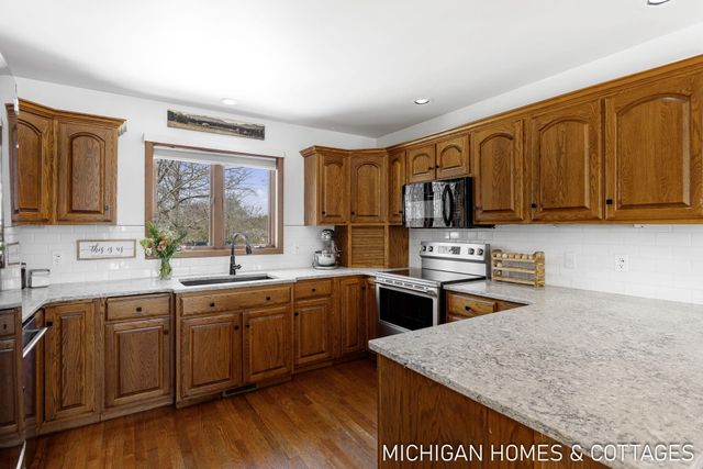 1661 68th Street, Fennville, MI 49408