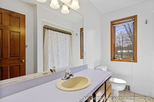 1661 68th Street, Fennville, MI 49408