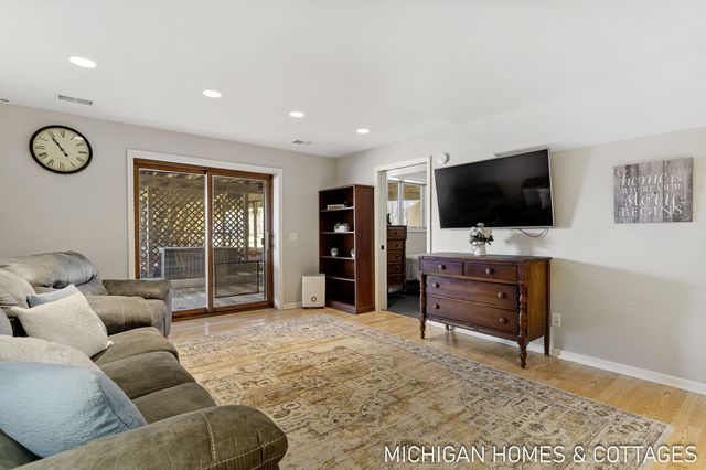 1661 68th Street, Fennville, MI 49408